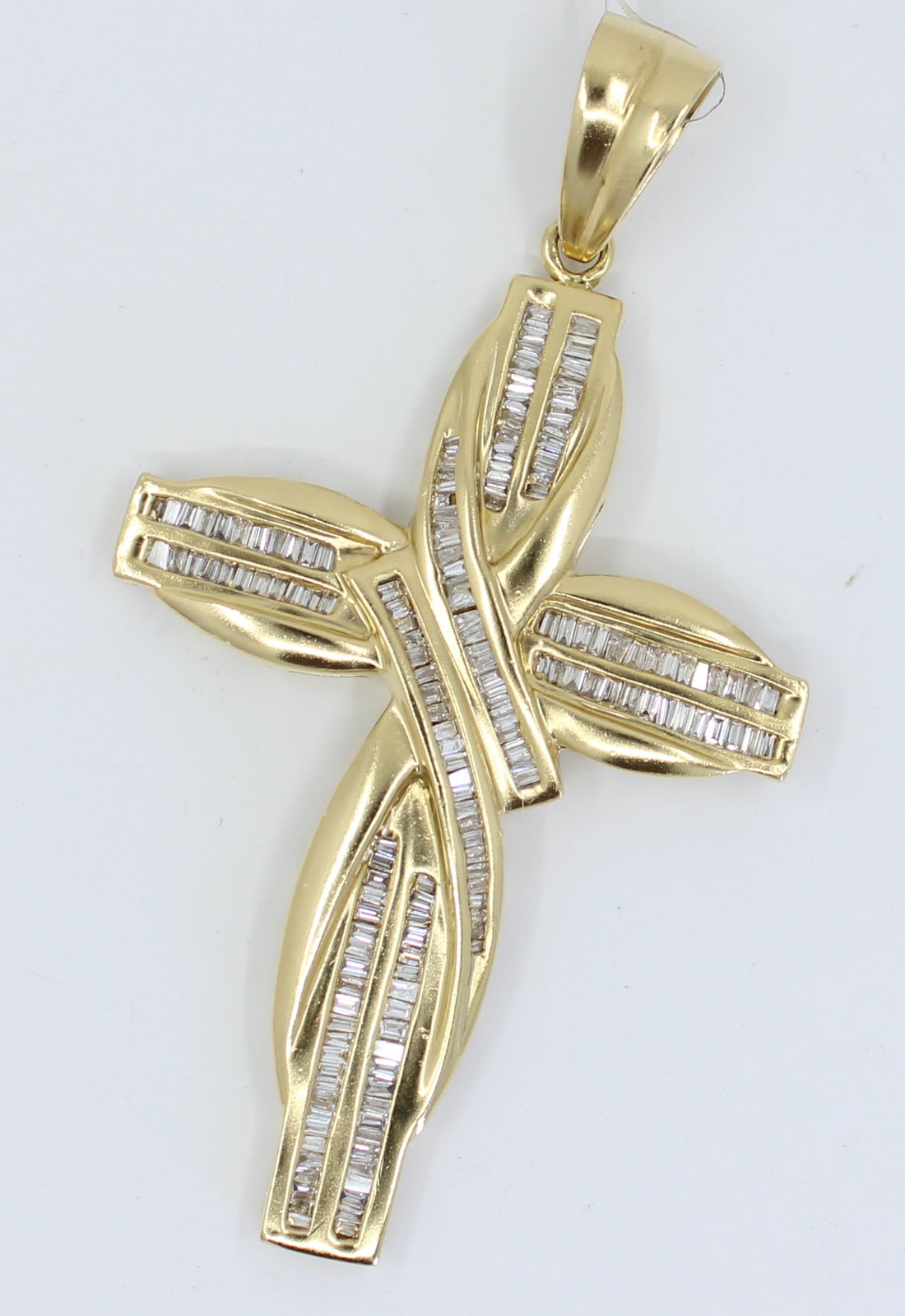 Cruz Diamantes Swirl Baguettes