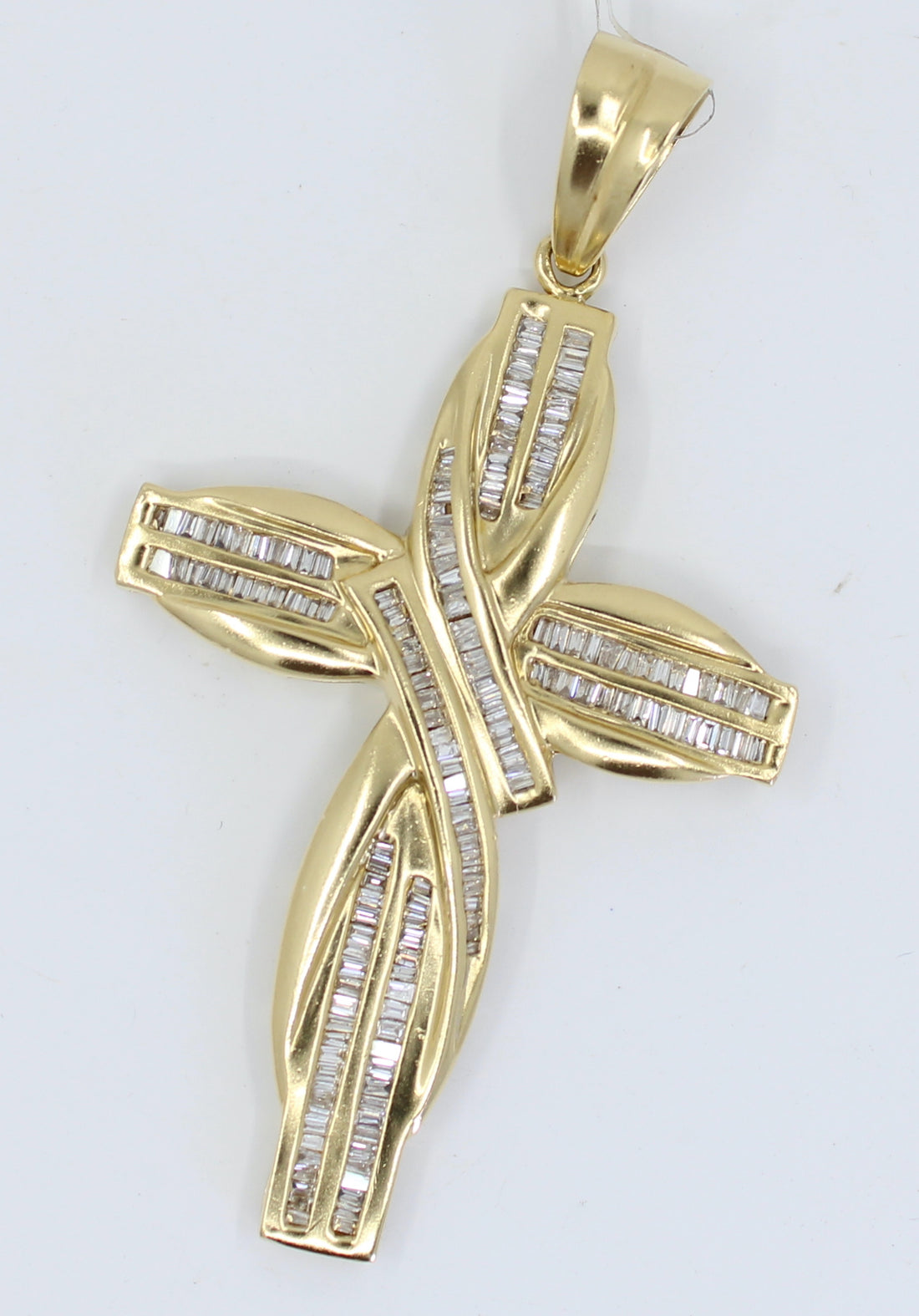 Cruz Diamantes Swirl Baguettes
