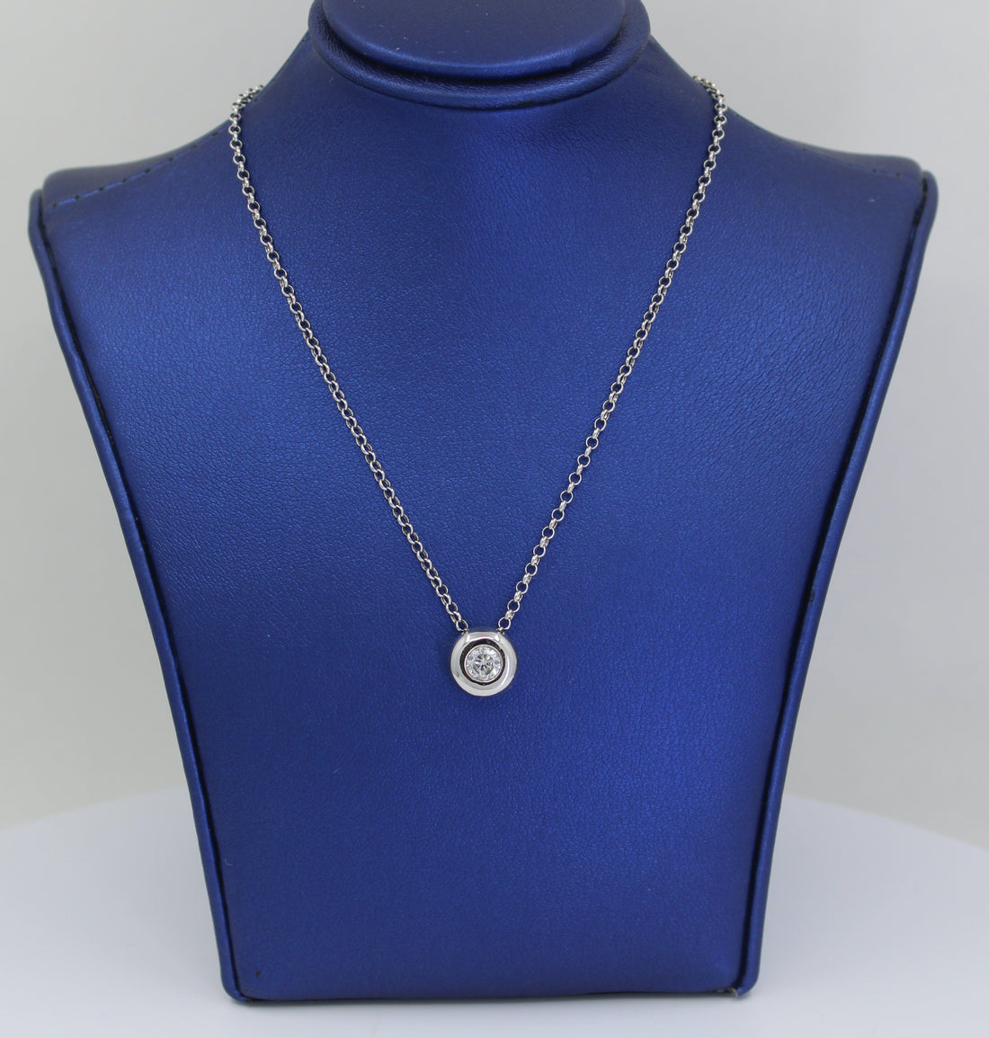 Set Single Diamond Pendant