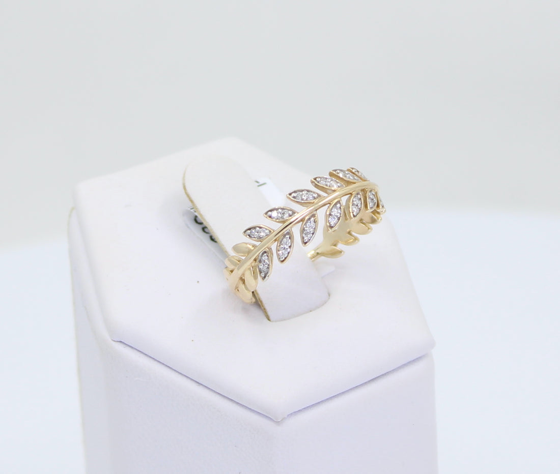 Aro 10kt Diamond Feather