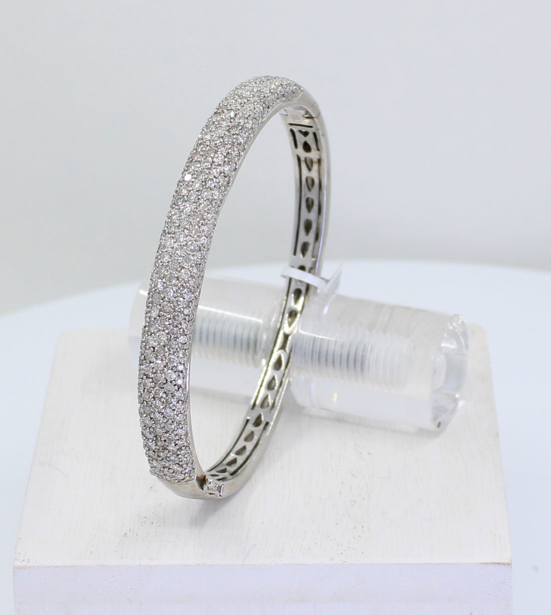 Diamond Bangle Pavé